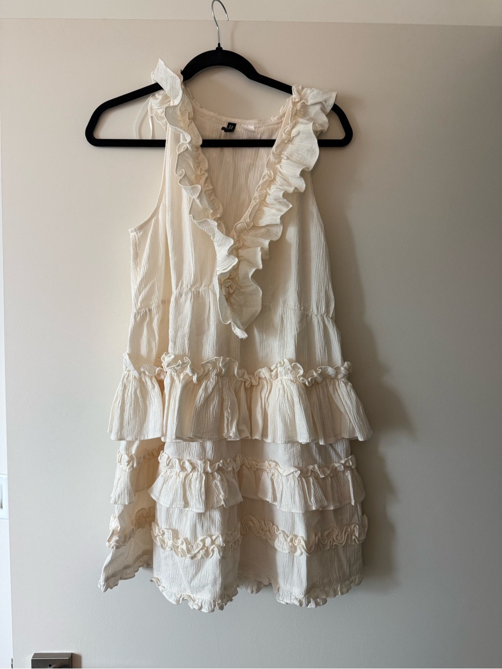 H&M Ruffle-Trimmed Cream Mini Dress - Picture 4 of 4